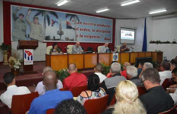 Díaz-Canel preside pleno extraordinario del Partido en Villa Clara