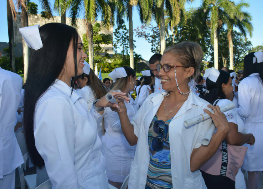 Egresan primeros profesionales de la salud en el presente curso