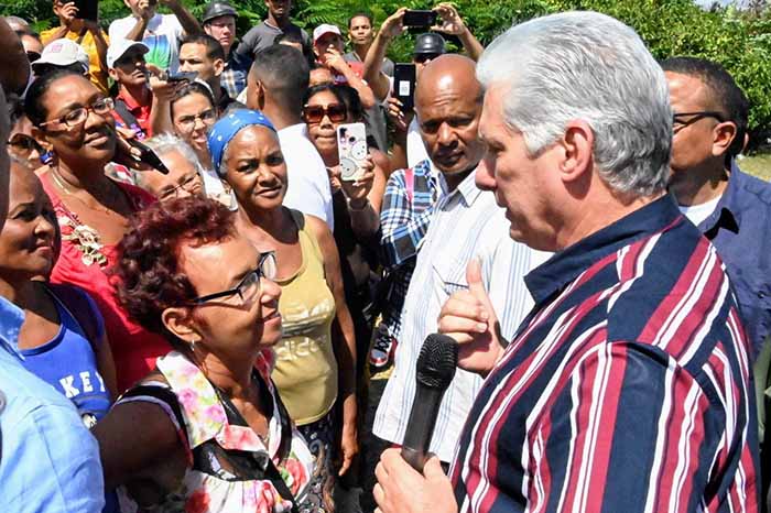 Llega a Baracoa el Presidente cubano 