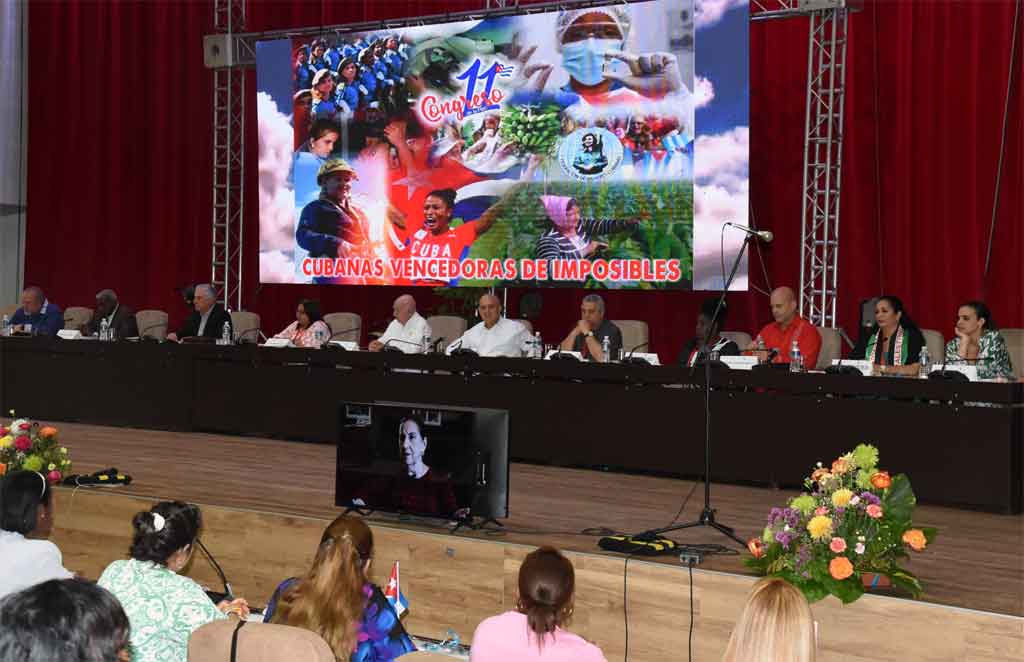 Asiste Díaz-Canel a cierre de cita de Federación de Mujeres Cubanas