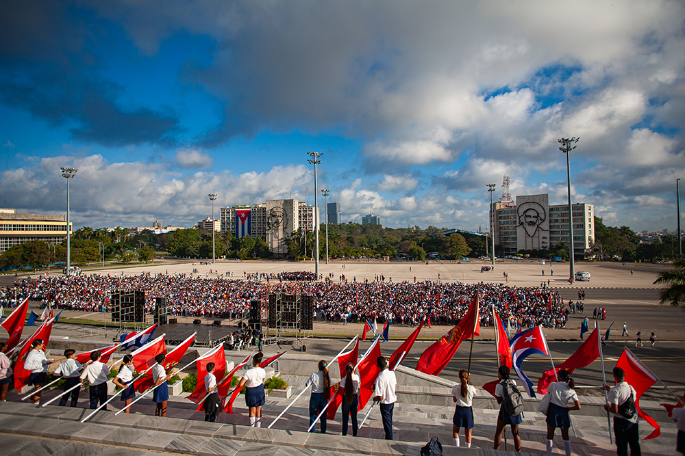 Desde temprano la Plaza de la Revolución recibió a niños y jóvenes cubanos para celebrar el natalicio de José Martí. Foto: Enrique González (Enro)/ Cubadebate. Desde temprano la Plaza de la Revolución recibió a niños y jóvenes cubanos para celebrar el natalicio de José Martí. Foto: Enrique González (Enro)/ Cubadebate.