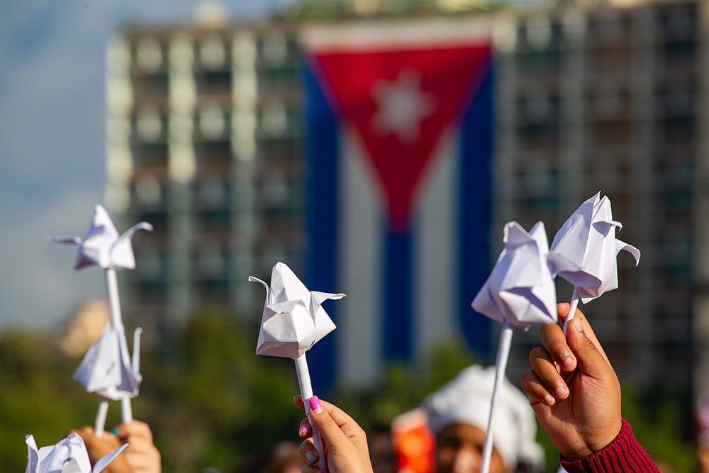 Desde temprano la Plaza de la Revolución recibió a niños y jóvenes cubanos para celebrar el natalicio de José Martí. Foto: Enrique González (Enro)/ Cubadebate. Desde temprano la Plaza de la Revolución recibió a niños y jóvenes cubanos para celebrar el natalicio de José Martí. Foto: Enrique González (Enro)/ Cubadebate.