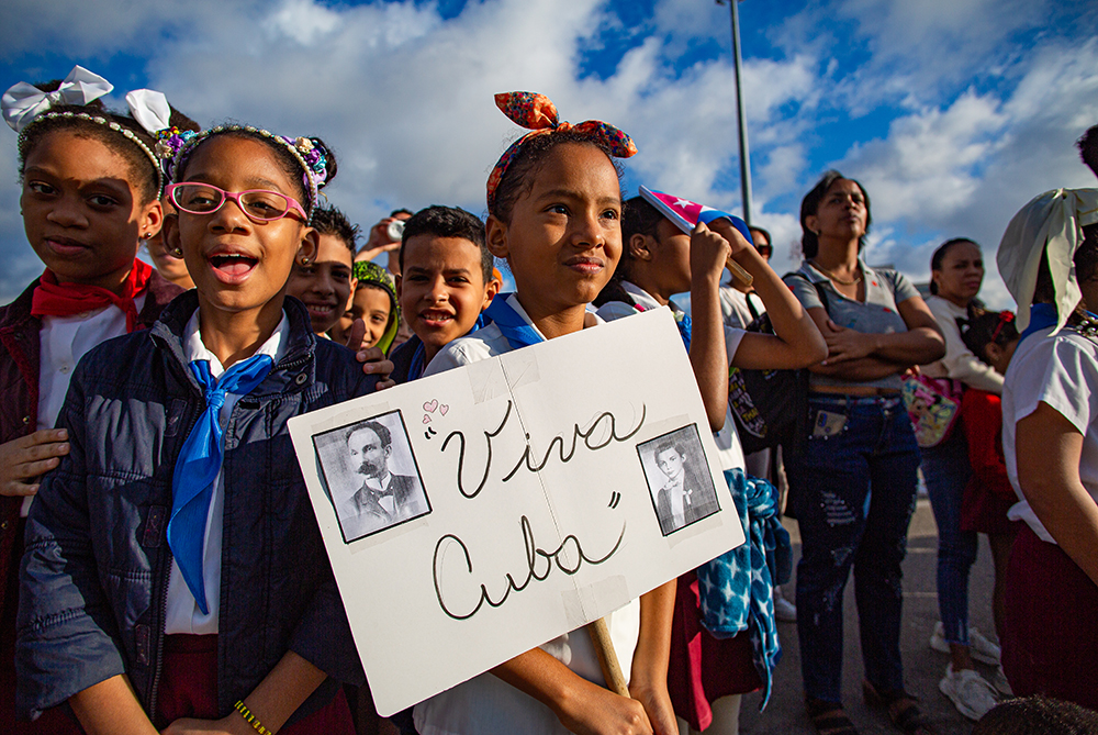 Desde temprano la Plaza de la Revolución recibió a niños y jóvenes cubanos para celebrar el natalicio de José Martí. Foto: Enrique González (Enro)/ Cubadebate. Desde temprano la Plaza de la Revolución recibió a niños y jóvenes cubanos para celebrar el natalicio de José Martí. Foto: Enrique González (Enro)/ Cubadebate.