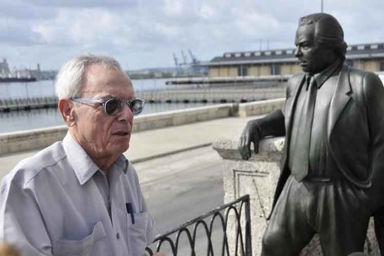 Historiador Eusebio Leal camina La Habana entre notas musicales