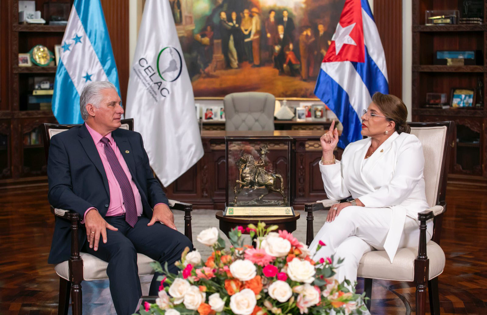  Miguel Díaz-Canel y homóloga de Honduras, Xiomara Castro