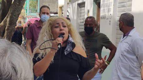 Cantante cubana Osdalgia