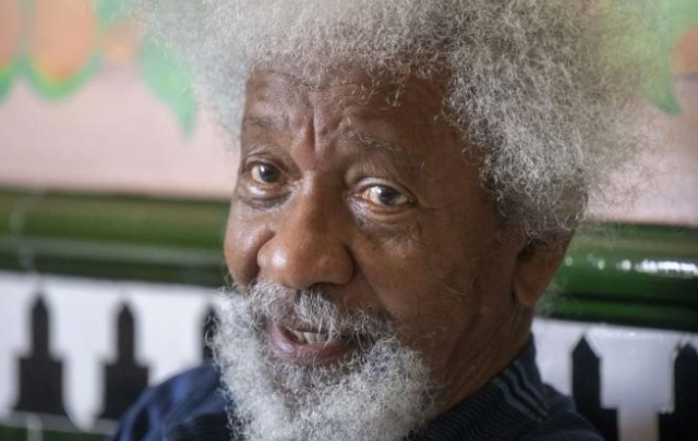 escritor nigeriano Wole Soyinka