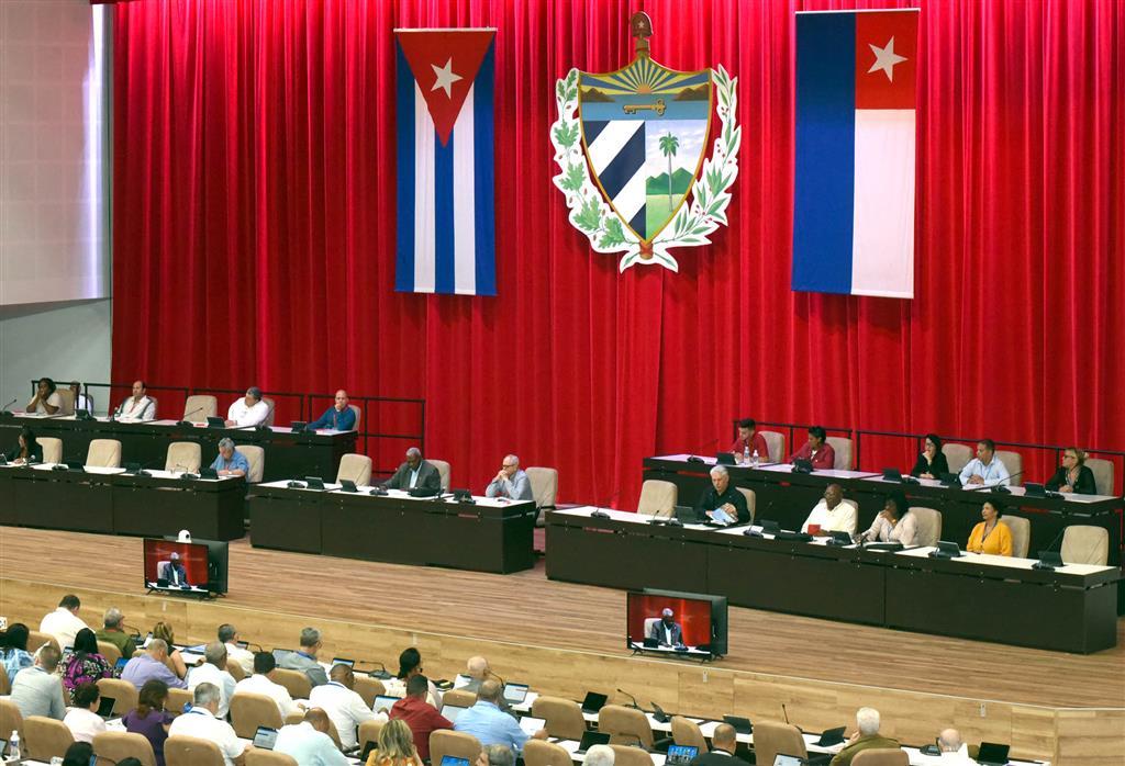 Transformación de la ciencia a debate en Parlamento de Cuba