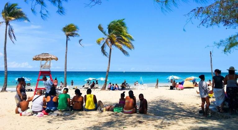 Reapertura en Cuba: Habaneros vuelven a las playas y al malecón 