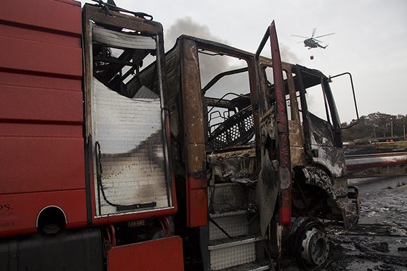 Área del primer tanque incendiado. La escena es profundamente conmovedora. Foto: Irene Pérez/ Cubadebate.