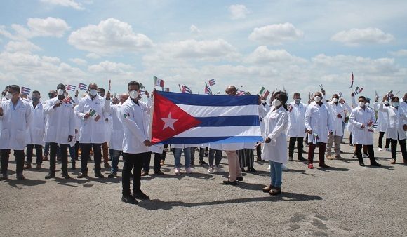Regresó brigada médica cubana que ayudó al enfrentamiento a la COVID-19 en México