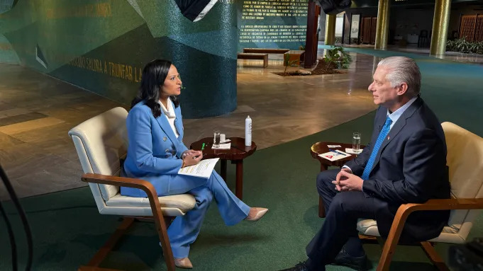 Kristen Welker, moderadora del programa «Meet the Press» de NBC News entrevista al presidente cubano Miguel Díaz-Canel.