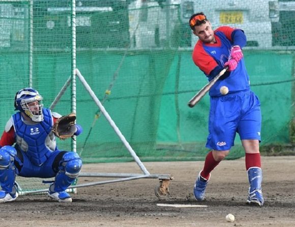 El jugador Ariel Martínez en una sesión de entrenamiento en Okinawua. Foto: Yuhki Ohboshi.