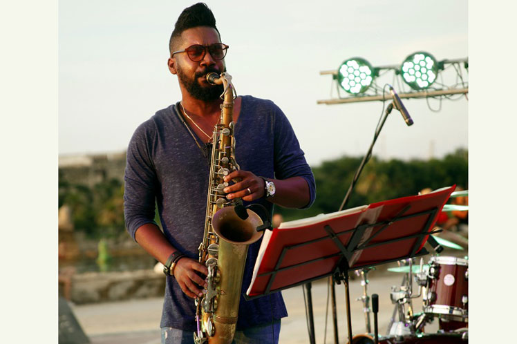 saxofonista cubano Michel Herrera