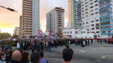 El pueblo rinde tributo a los 32 combatientes caídos en Venezuela. Foto: Abel Padrón Padilla/Cubadebate.