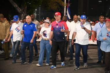 Díaz-Canel encabeza celebración por el Primero de Mayo en La Habana