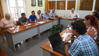 Díaz-Canel recorre empresas eléctricas y otros centros clave