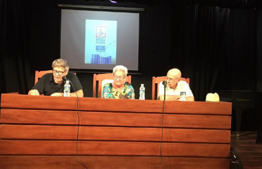 Presentan libro por los 64 años de 