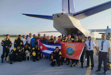 Rescatistas cubanos llegan a Venezuela